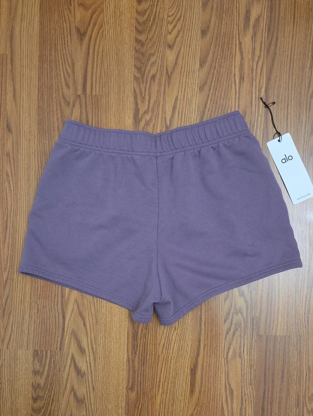 Alo Yoga Accolade Shorts Plum Kiss/ Medium
